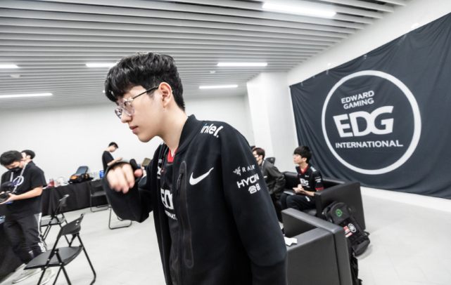 当时他并没 当时他并没